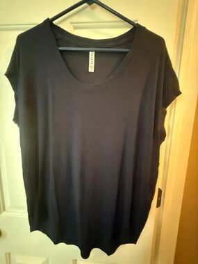 Athleta Navy Relaxed Scoop Neck Short Sleeve Tee